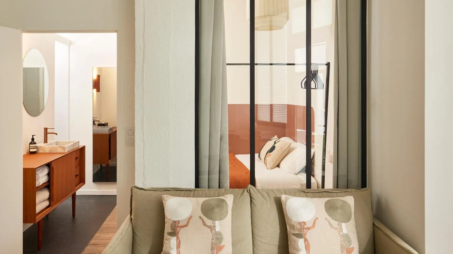 شقة Cosy 1Br With Outside Space Near Canal Saint Martin باريس