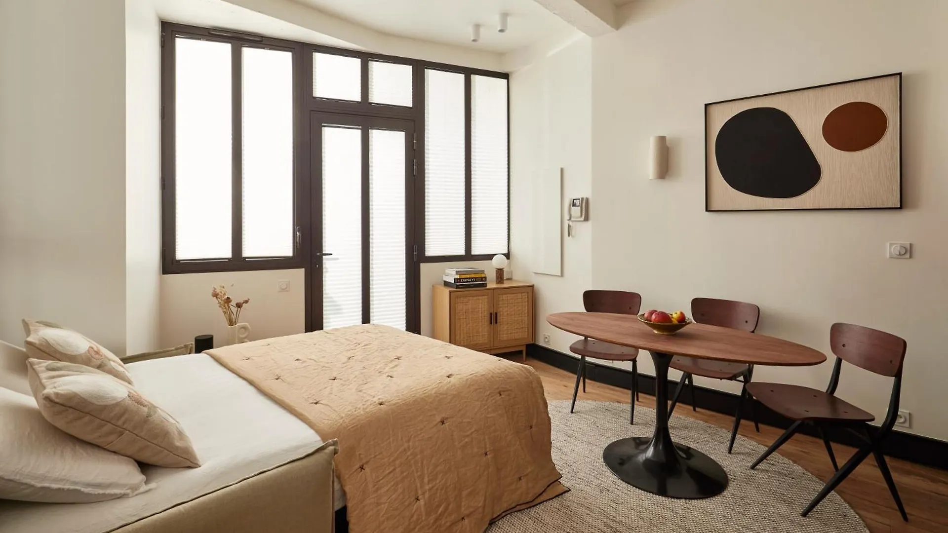 Cosy 1Br With Outside Space Near Canal Saint Martin Paris France